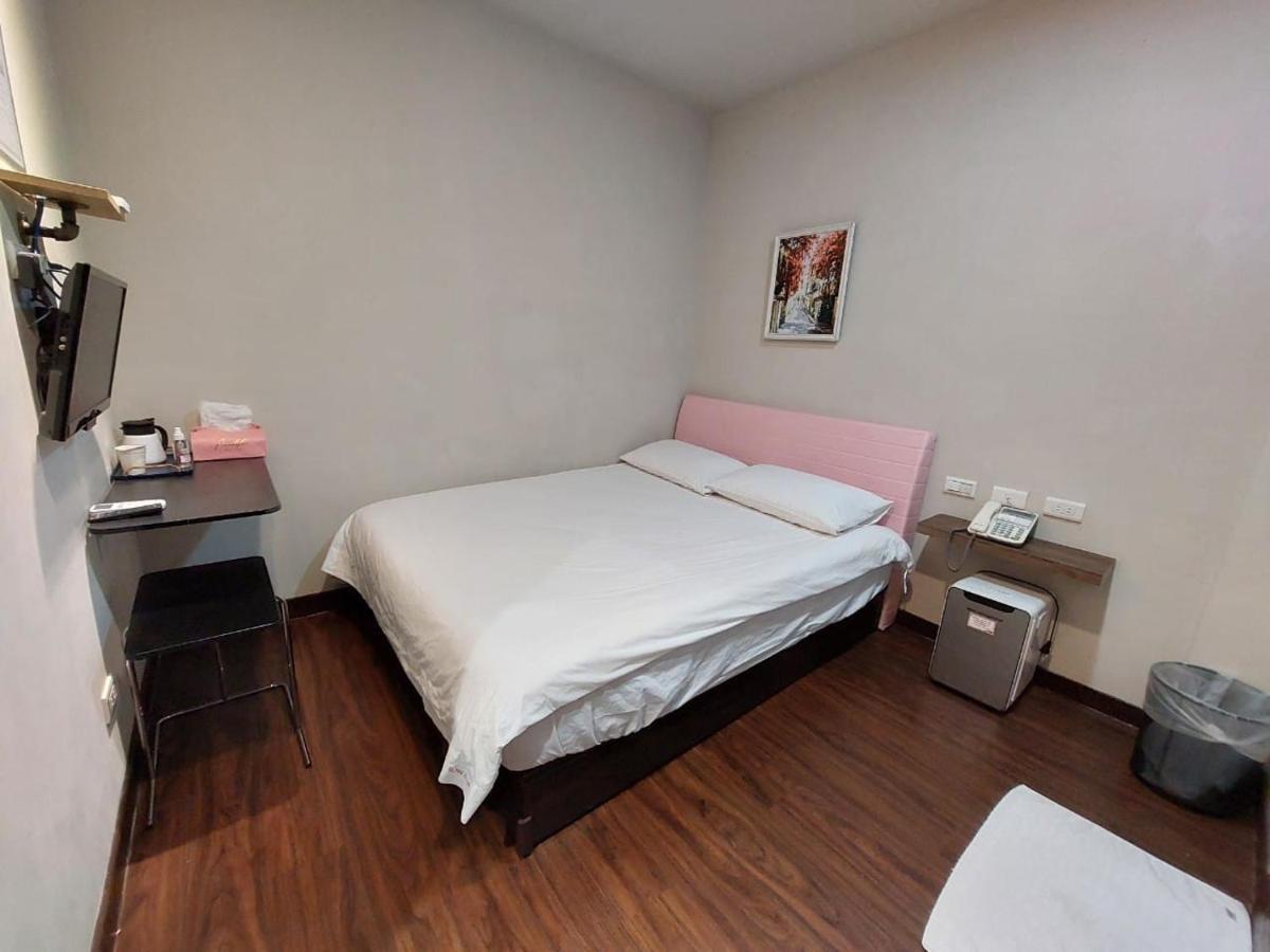 Swf淡水新五福旅館 Sinwufu Hotel Extérieur photo