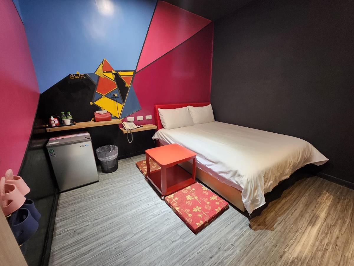 Swf淡水新五福旅館 Sinwufu Hotel Extérieur photo